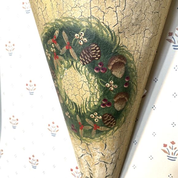 Vintage Metal Wall Pocket Christmas Decor Hand Painted Chippy Shabby - Picture 4 of 11